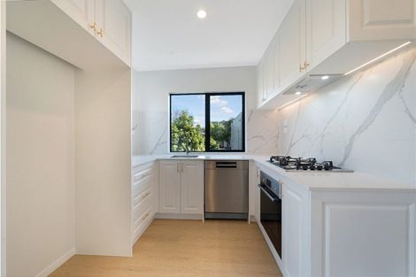 Photo of property in 9 Lomond Street, Newlands, Wellington, 6037