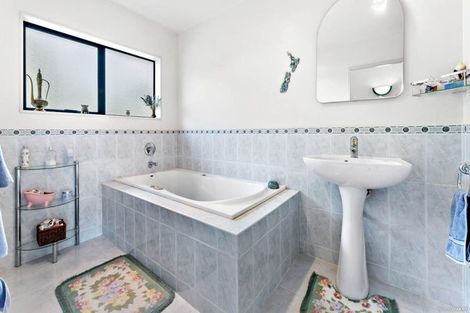 Photo of property in 16 Sunny Crescent, Huapai, Kumeu, 0810