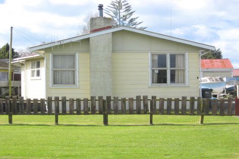 Photo of property in 4 Rata Avenue, Edgecumbe, 3120