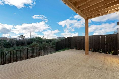 Photo of property in 11 Seagreen Avenue, Rosehill, Papakura, 2113