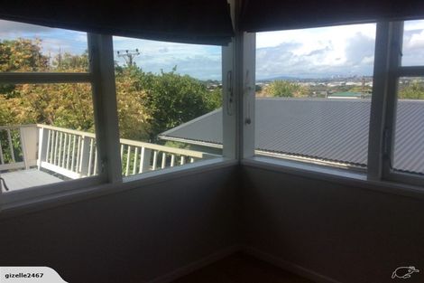 Photo of property in 5 Cron Avenue, Te Atatu South, Auckland, 0610
