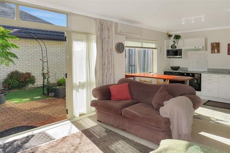 Photo of property in 3/66 Kawaha Point Road, Kawaha Point, Rotorua, 3010