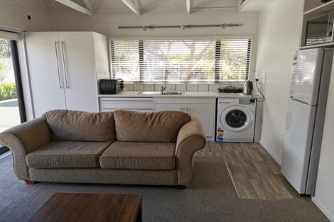 Photo of property in 11 Ron Place, Fitzherbert, Palmerston North, 4410