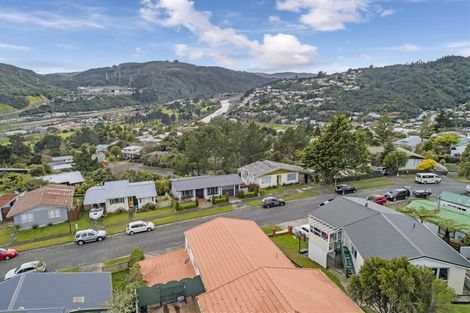 Photo of property in 4 Greenwich Grove, Stokes Valley, Lower Hutt, 5019