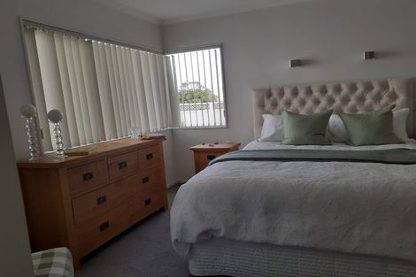 Photo of property in 12 Shelter Grove, Frankleigh Park, New Plymouth, 4310