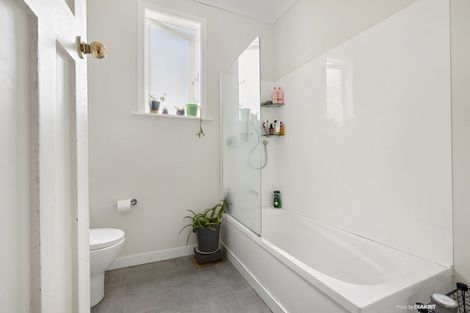 Photo of property in 16 Lonsdale Crescent, Rongotai, Wellington, 6022