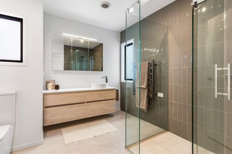 Photo of property in 221 Linton Crescent, Whangamata, 3620