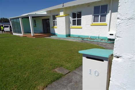 Photo of property in 10 Baring Terrace, Strandon, New Plymouth, 4312