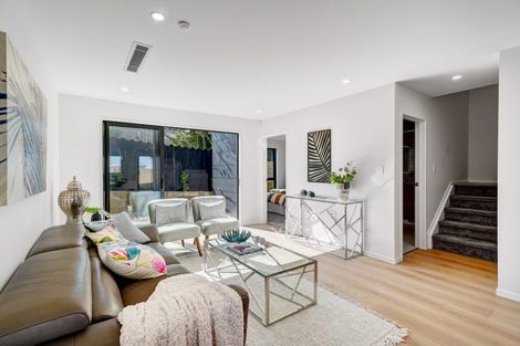 Photo of property in 21c Crosby Road, West Harbour, Auckland, 0618