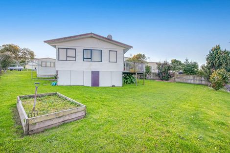 Photo of property in 17 Ngatira Place, Snells Beach, 0920