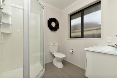 Photo of property in 62 Farnborough Drive, Grandview Heights, Hamilton, 3200