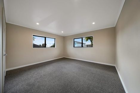 Photo of property in 4190a Great North Road, Glendene, Auckland, 0602