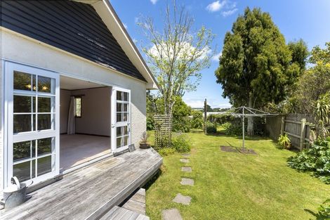 Photo of property in 88 Mangorei Road, Strandon, New Plymouth, 4312