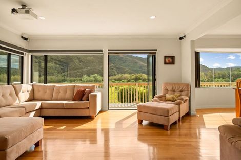 Photo of property in 1276 Coast Road, Wainuiomata Coast, Lower Hutt, 5373