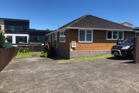 Photo of property in 3164 Great North Road, New Lynn, Auckland, 0600