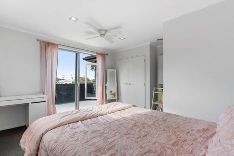 Photo of property in 2 Exmouth Road, Northcote, Auckland, 0627