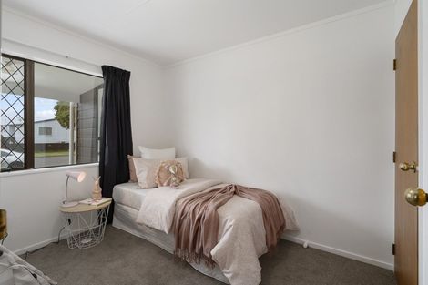 Photo of property in 69 Hillcrest Drive, Kelvin Grove, Palmerston North, 4414