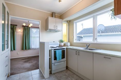 Photo of property in 35 Castleford Street, Green Bay, Auckland, 0604