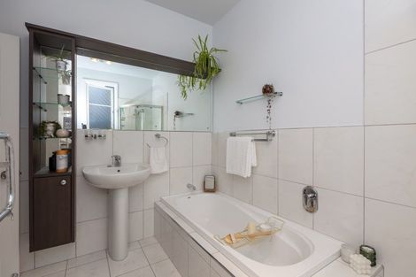 Photo of property in 30 Newry Road, Raumati Beach, Paraparaumu, 5032