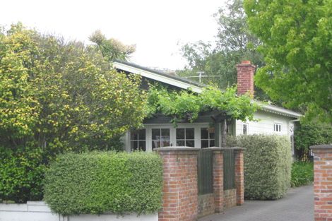 Photo of property in 80 Sandwich Road, Beckenham, Christchurch, 8023