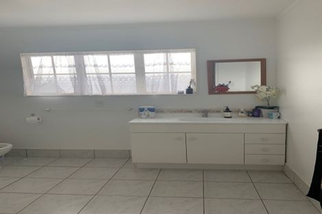 Photo of property in 15 Vermeer Place, West Harbour, Auckland, 0618
