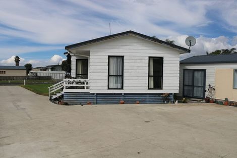 Photo of property in 27 Kowhai Avenue, Kaiaua, Miranda, 2473