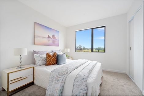 Photo of property in 33 Taipahitini Road, Rosehill, 2113