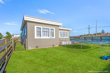 Photo of property in 20 Miro Street, Castlecliff, Whanganui, 4501