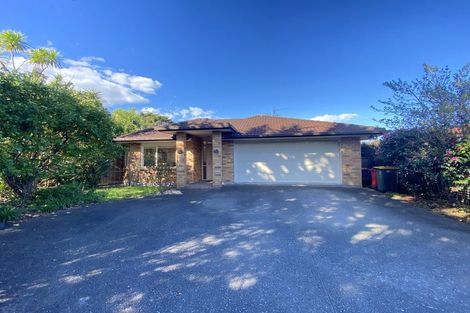 Photo of property in 6e Clearwater Cove, West Harbour, Auckland, 0618