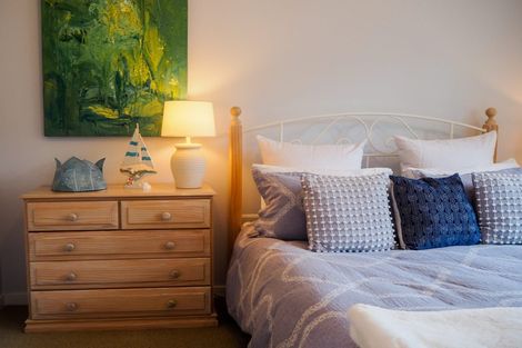 Photo of property in 20 Waikawa Road, Picton, 7220