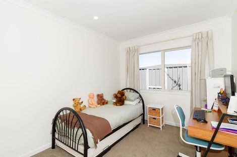 Photo of property in 12 Rotoiti Way, Poraiti, Napier, 4112