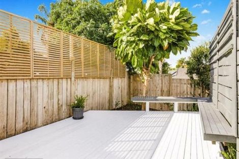 Photo of property in 1 Bridgehead Cove, West Harbour, Auckland, 0618