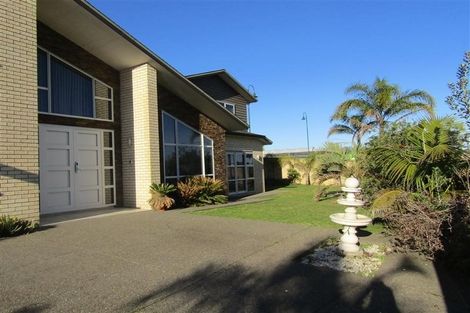 Photo of property in 1 Ballymore Drive, Pinehill, Auckland, 0632