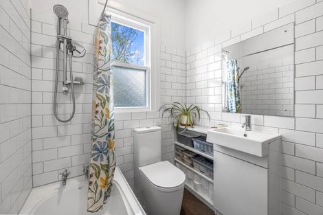 Photo of property in 1/221 Edgeware Road, Edgeware, Christchurch, 8013