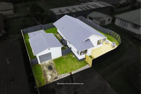 Photo of property in 2/7 Rewarewa Road, Te Atatu Peninsula, Auckland, 0610