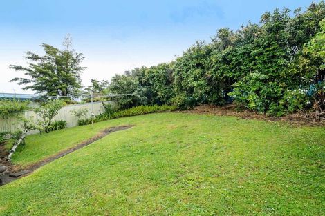 Photo of property in 50 Potter Avenue, Northcote, Auckland, 0627