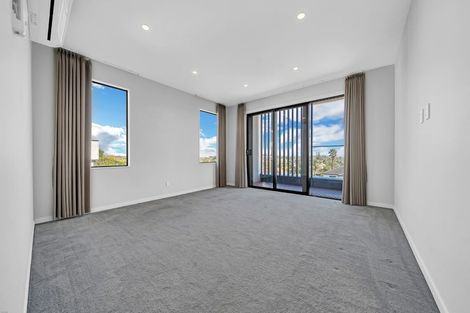 Photo of property in 28 Roxborough Place, East Tamaki Heights, Auckland, 2016