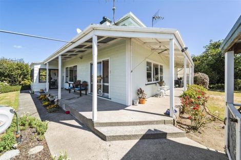 Photo of property in 1 Graves Street, Eltham, 4322