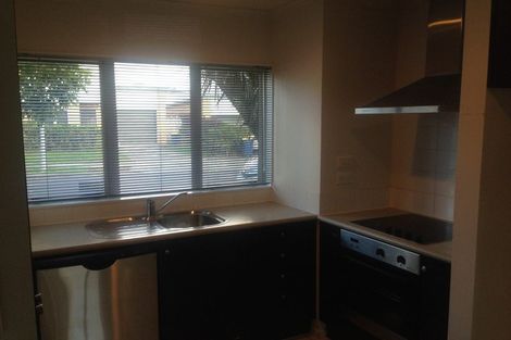 Photo of property in 68 Brashier Circle, Sunnyvale, Auckland, 0612