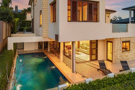 Photo of property in 10 Ronaki Road, Mission Bay, Auckland, 1071