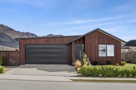 Photo of property in 4 Robrosa Street, Wanaka, 9305