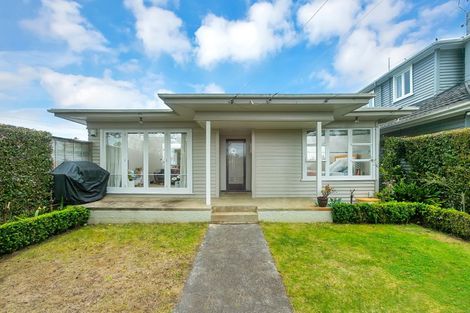 Photo of property in 23 Dignan Street, Point Chevalier, Auckland, 1022