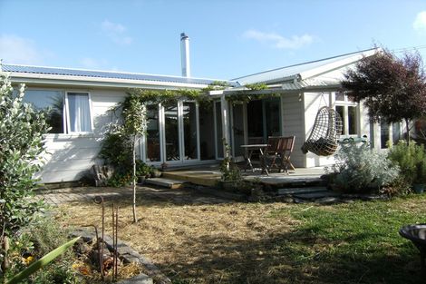 Photo of property in 41 Nuku Street, Tangimoana, 4822
