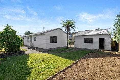 Photo of property in 2/4 Laurie Avenue, Papakura, 2110