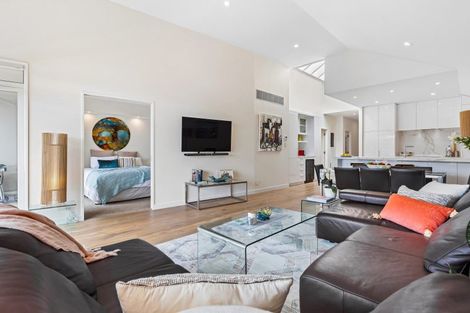 Photo of property in 2d/2 Queens Parade, Devonport, Auckland, 0624