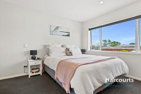 Photo of property in 48 Accolage Boulevard, Kumeu, 0810