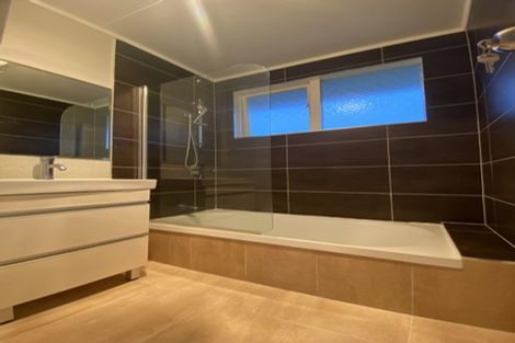 Photo of property in 147 Reeves Road, Pakuranga Heights, Auckland, 2010