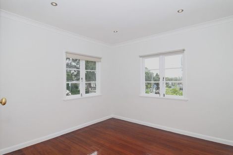 Photo of property in 1/224 Onewa Road, Birkenhead, Auckland, 0626