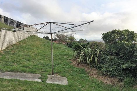 Photo of property in 7a Chetwode Grove, Newlands, Wellington, 6037