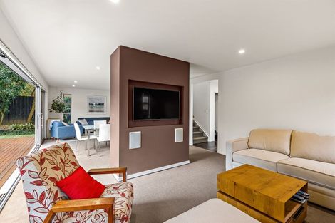 Photo of property in 9a Evelyn Place, Hillcrest, Auckland, 0627